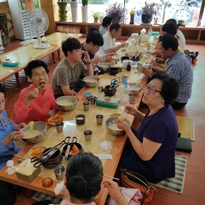 첨부 이미지 4-밤실마을 싱싱하우스 견학 