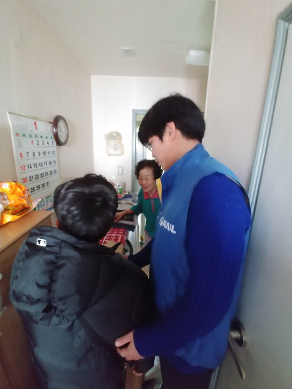 첨부 이미지 4-코레일 광주본부와 함께하는 설맞이 나눔행사