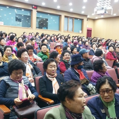 첨부 이미지 3-2019년 9개월 노인 일자리 참여 어르신들의 1차 통합교육 진행했어요~~