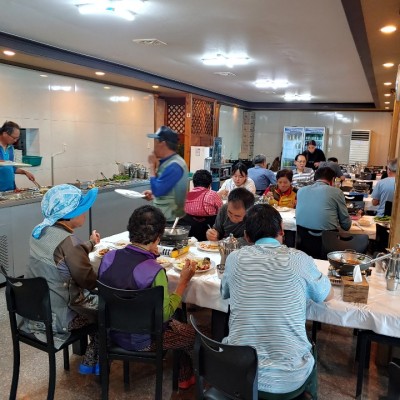 첨부 이미지 3-100만송이 함평 국향대전과 함께한 2019년 노인일자리 참여자 나들이