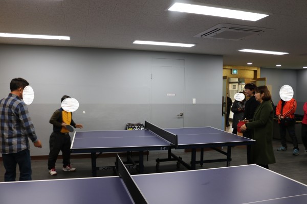 4. FUN FUN 탁구장 : 지역주민의 건강한 여가문화 및 건강증진을 위해 탁구장을 운영하고 있으며 월1회 탁구대회를 통해 지역주민 간 친목도모 할 수 있는 공간입니다.