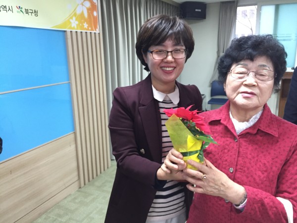 이미지 새창으로 크게보기 첨부 이미지 3-우리동네 싱싱하우스 사업경과보고 및 나눔행사를 진행하였습니다.