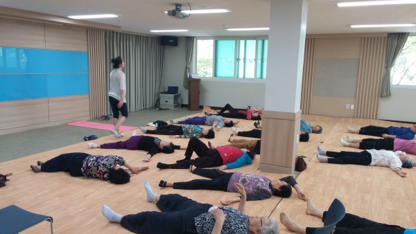 첨부 이미지 3-[노인 인권강화 여가활동]우리다같이 늘씬해져 보아요~