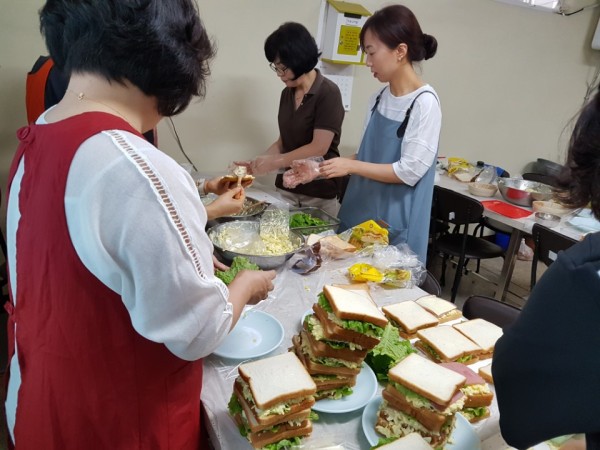 첨부 이미지 2-[밑반찬] 율곡초 학부모 봉사단, 요리조리 나눔 활동
