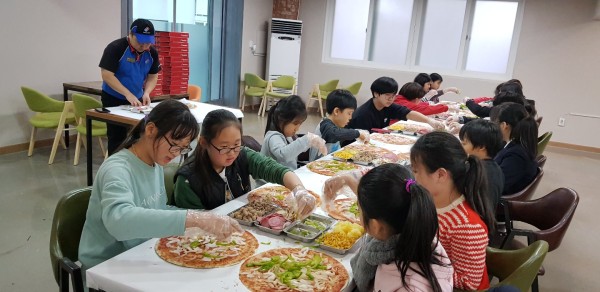 첨부 이미지 3-아이들과 함께하는 연말 행사진행
