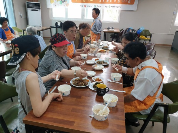 이미지 새창으로 크게보기 첨부 이미지 2-장애인사회적응프로그램-희망 한 끼