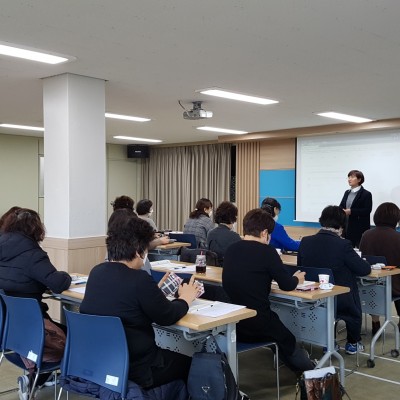 노인복지정책 및 노인 맞춤돌봄 서비스의 이해, 노인맞춤돌봄서비스 사업실무, 노인돌봄기술에 대한 생활지원사직무교육을 3월에 실시했습니다. 
