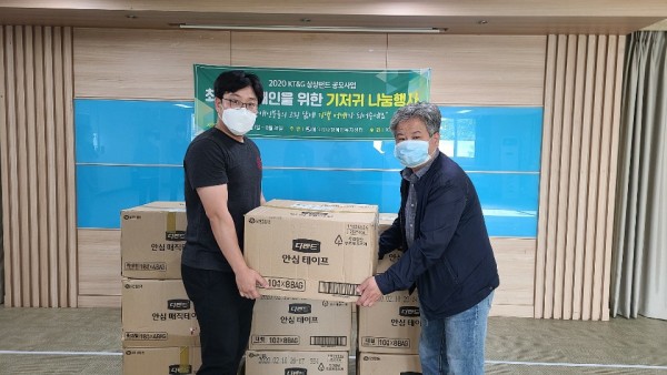 이미지 새창으로 크게보기 첨부 이미지 3-<주관 에그리나 장애인복지센터/KT&G후원> 최중증장애인을 위한 기저귀 나눔 행사